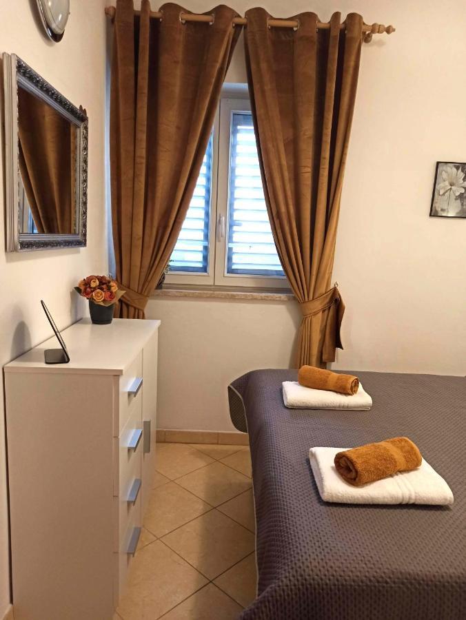 Apartman Dora Pula Exterior foto