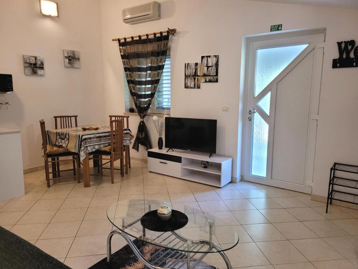 Apartman Dora Pula Exterior foto