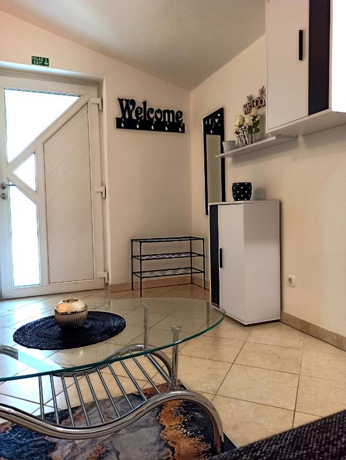 Apartman Dora Pula Exterior foto
