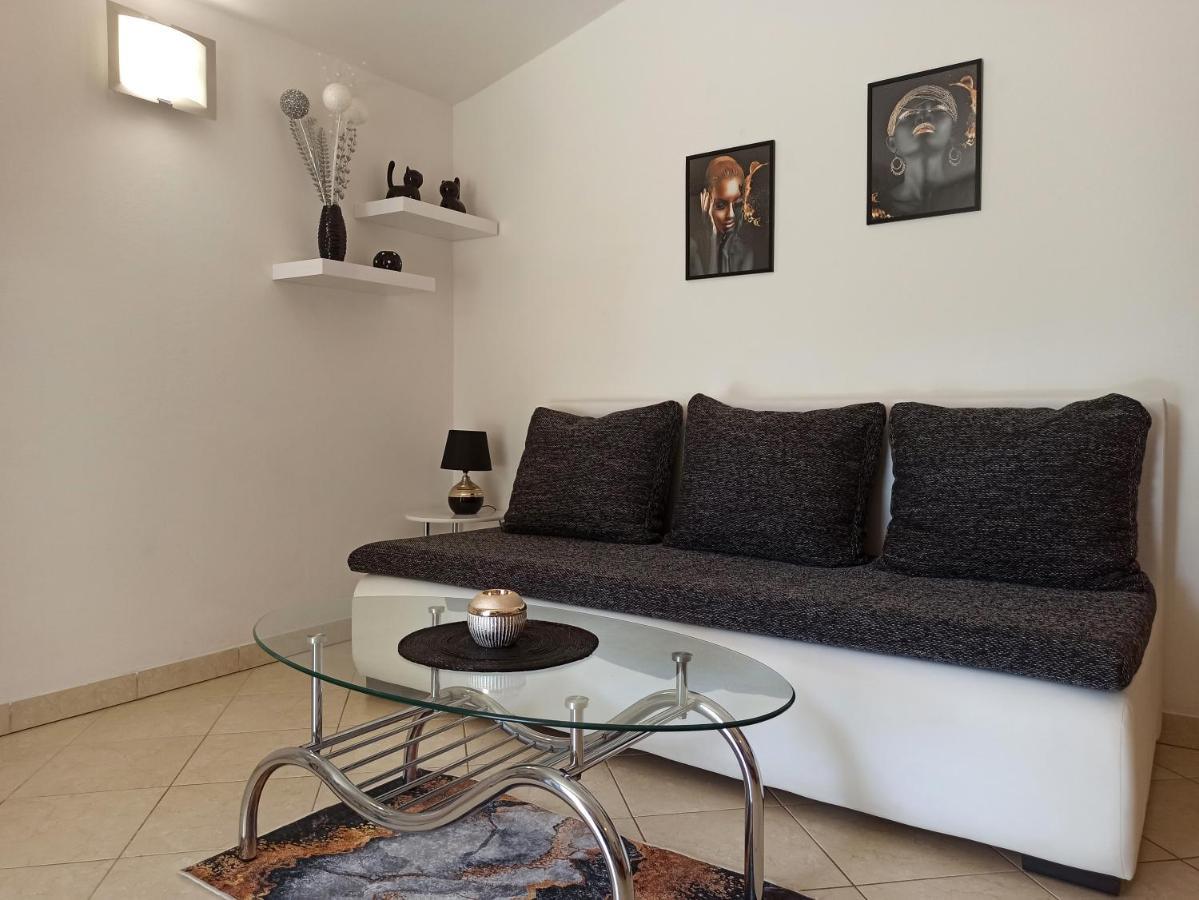 Apartman Dora Pula Exterior foto